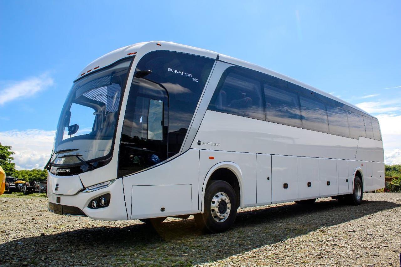 Mercedes-Benz Busscar 2026 — vista frontal