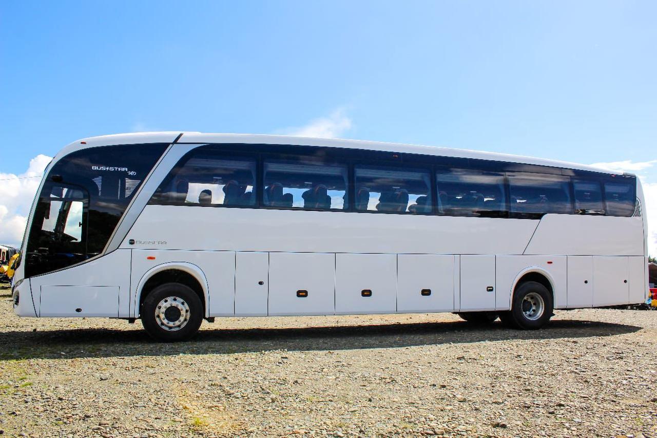 Mercedes-Benz Busscar 2026 — vista lateral