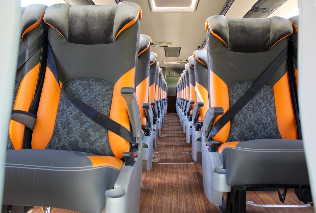 Interior del Busscar 2026 con butacas de piel